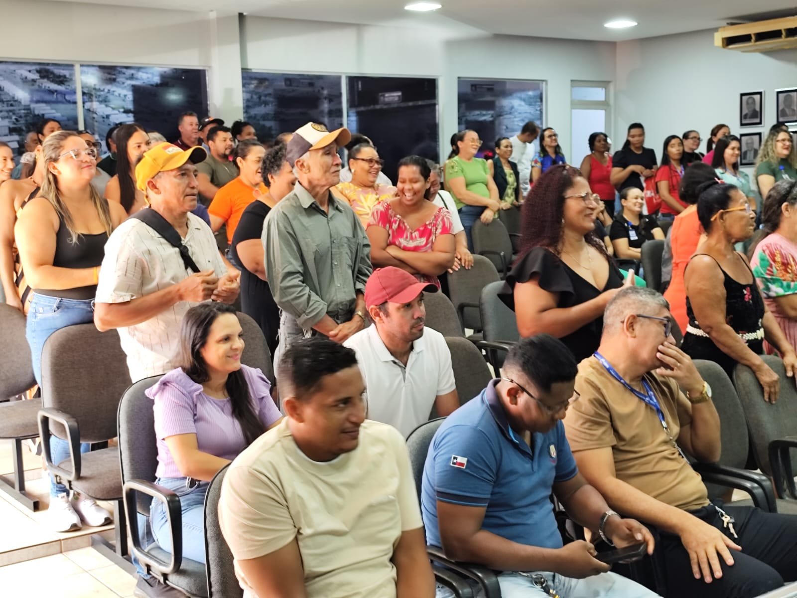 NOVO REPARTIMENTO: CÂMARA ENTREGA MOÇÃO DE RECONHECIMENTO E APLAUSOS Á COORDENADORA DA CASA DE APOIO EM BELÉM, SRA. MARIA BETHANIA